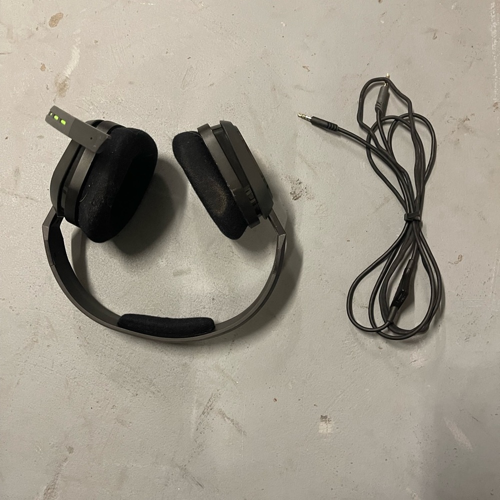 ASTRO A10 XBOX GREEN HEADSET WITH MICROPHONE AND CABLES